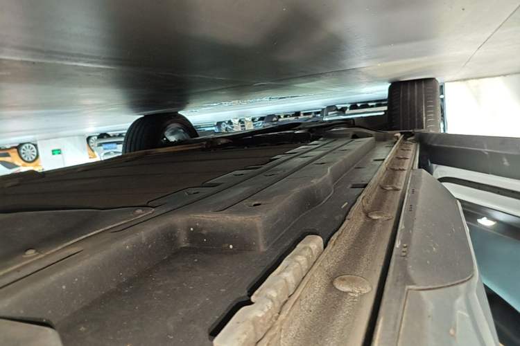 Used BYD Song L DM-i 2024 112 km Leading Edition Left Side Sill