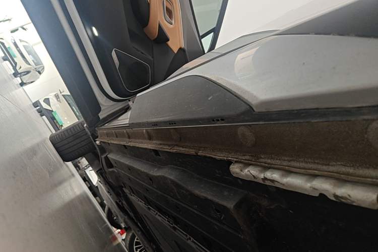Used BYD Song L DM-i 2024 160 km Excellence Version Left Side Sill