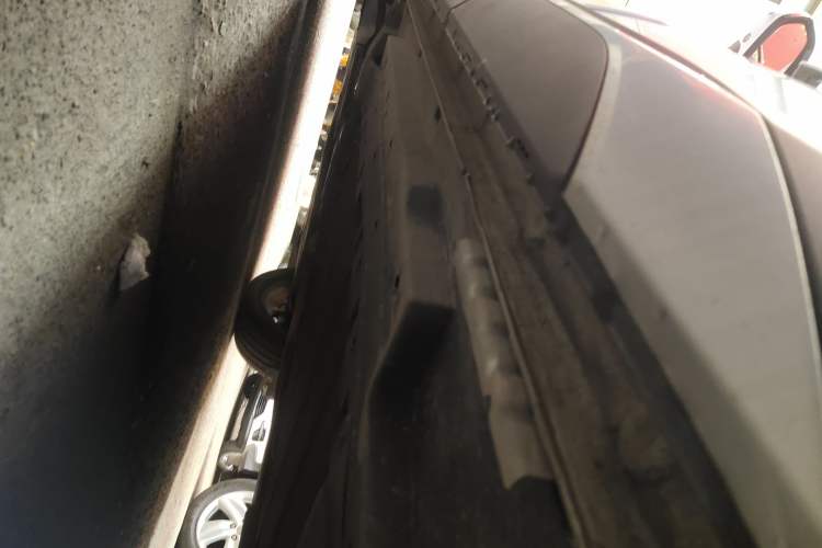 Used BYD Song L DM-i 2024 112 km Beyond Edition Left Side Sill