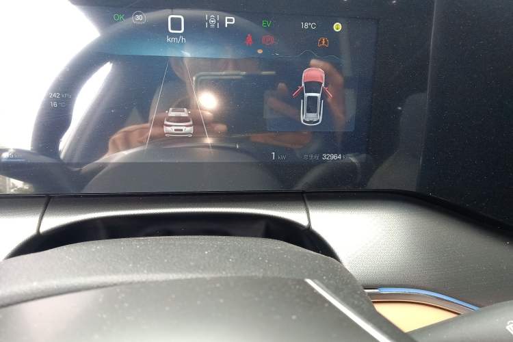 Used BYD Song L DM-i 2024 160 km Excellence Version Odometer Close Up