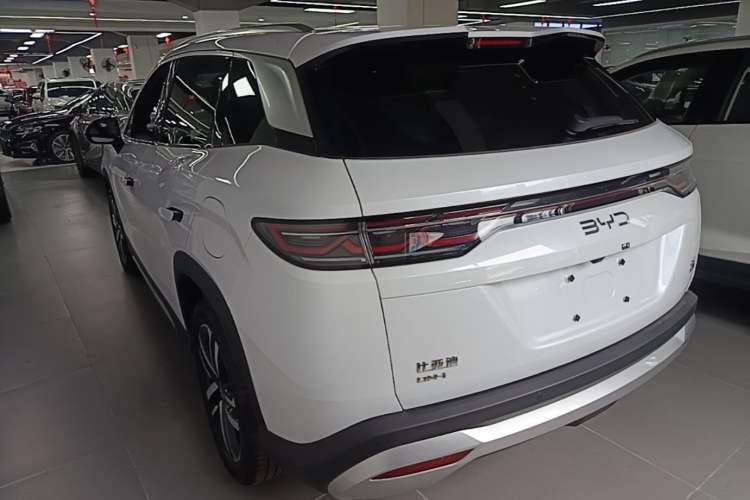 Used BYD Song L DM-i 2024 112 km Beyond Edition Rear Left 45 Deg