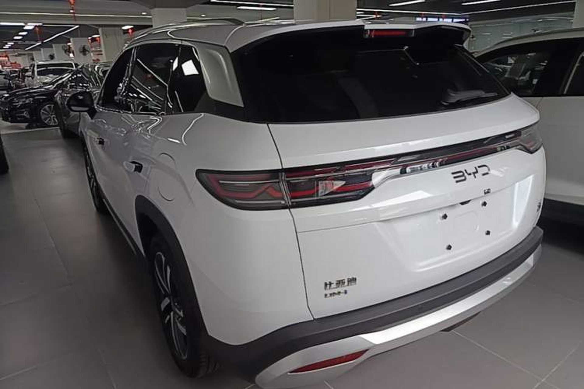 Used BYD Song L DM-i 2024 112 km Beyond Edition Rear Left 45 Deg
