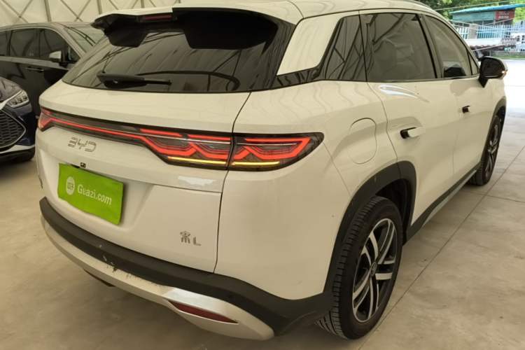 Used BYD Song L DM-i 2024 112 km Beyond Edition Rear Right 45 Deg
