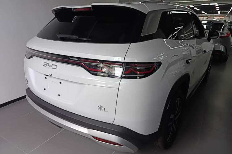 Used BYD Song L DM-i 2024 112 km Beyond Edition Rear Right 45 Deg