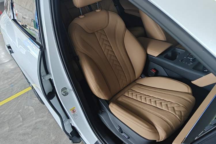 Used BYD Song L DM-i 2024 112 km Beyond Edition Right Front Seat