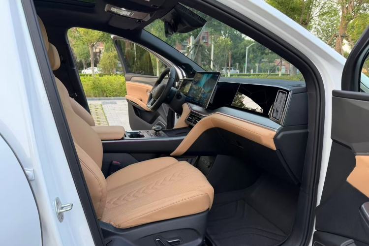 Used BYD Song L DM-i 2024 160 km Excellence Version Right Front Seat