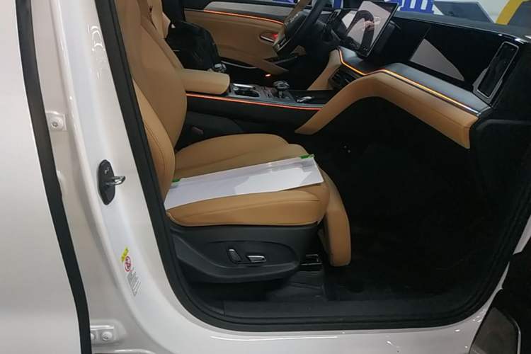 Used BYD Song L DM-i 2024 112 km Beyond Edition Right Front Seat