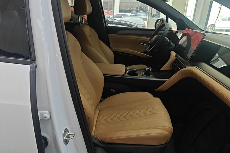 Used BYD Song L DM-i 2024 160 km Excellence Version Right Front Seat