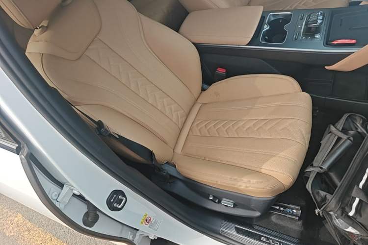 Used BYD Song L DM-i 2024 112 km Beyond Edition Right Front Seat