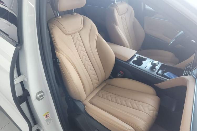 Used BYD Song L DM-i 2024 160 km Excellence Version Right Front Seat