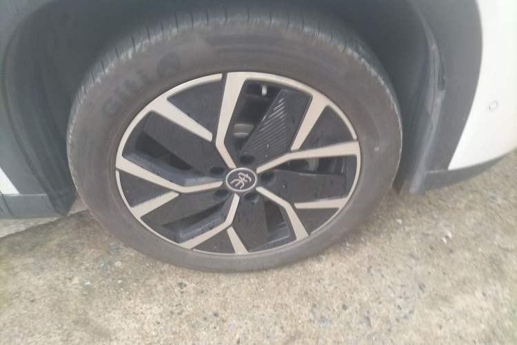 Used BYD Song L DM-i 2024 160 km Excellence Version Right Front Wheel Hub