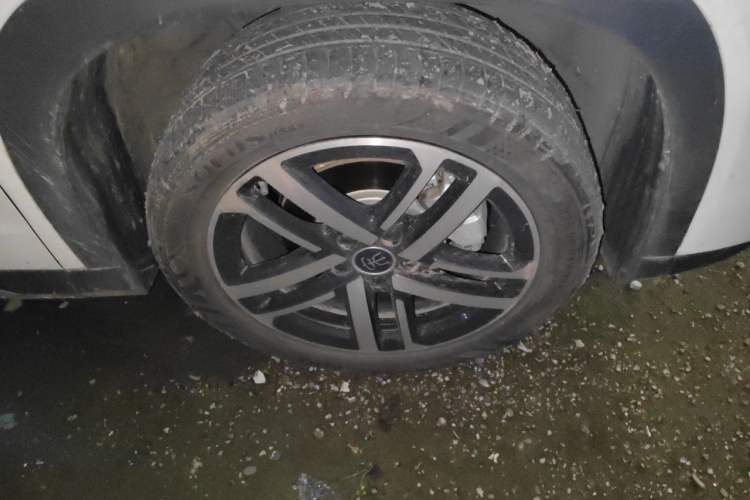 Used BYD Song L DM-i 2024 112 km Leading Edition Right Front Wheel Hub
