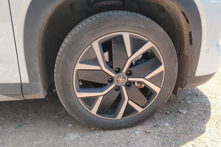 Used BYD Song L DM-i 2024 160 km Excellence Version Right Front Wheel Hub