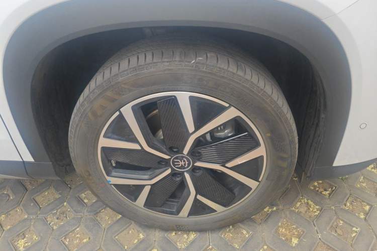 Used BYD Song L DM-i 2024 160 km Excellence Version Right Front Wheel Hub