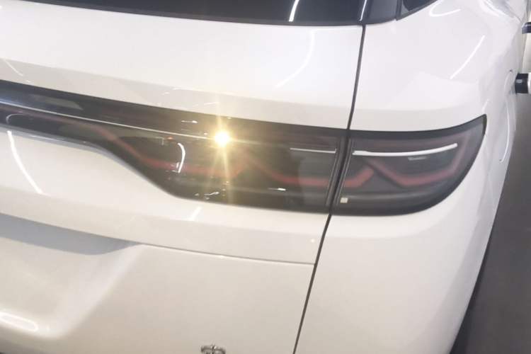 Used BYD Song L DM-i 2024 160 km Excellence Version Right Rear Taillight