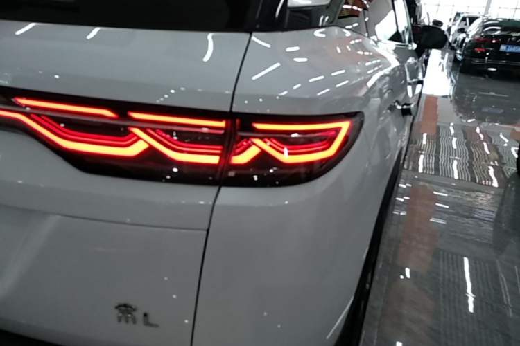 Used BYD Song L DM-i 2024 160 km Excellence Version Right Rear Taillight
