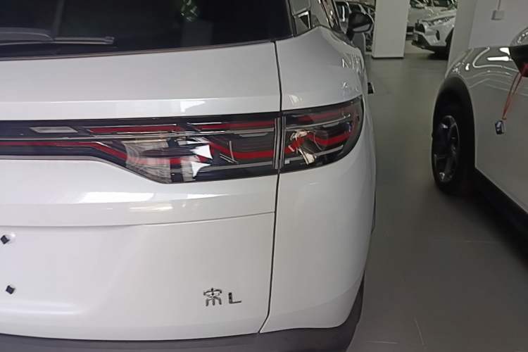 Used BYD Song L DM-i 2024 112 km Beyond Edition Right Rear Taillight