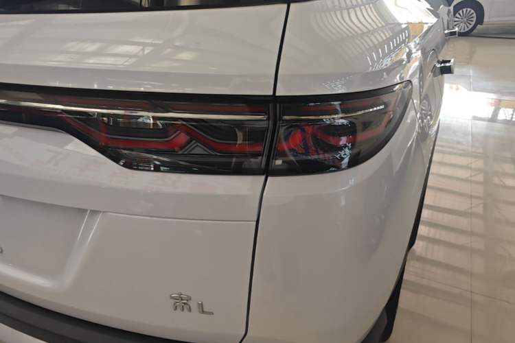 Used BYD Song L DM-i 2024 112 km Leading Edition Right Rear Taillight