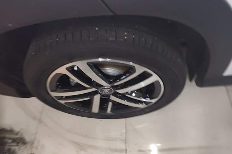 Used BYD Song L DM-i 2024 112 km Beyond Edition Right Rear Wheel Hub