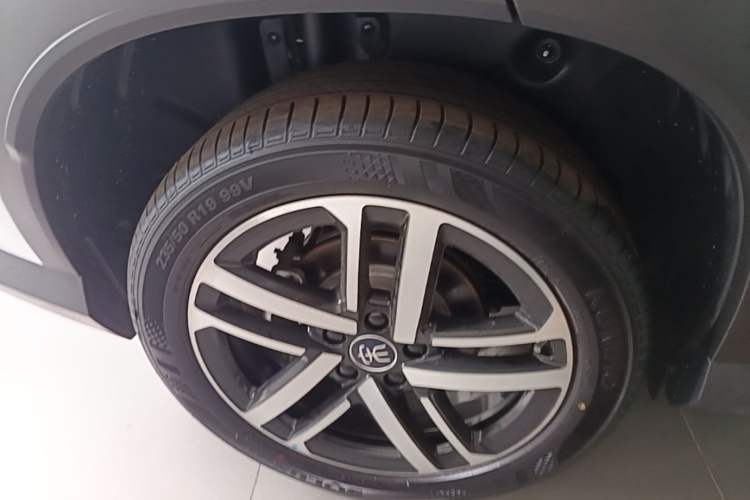 Used BYD Song L DM-i 2024 112 km Beyond Edition Right Rear Wheel Hub