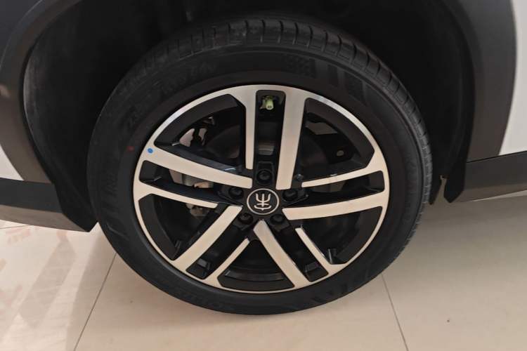 Used BYD Song L DM-i 2024 112 km Leading Edition Right Rear Wheel Hub