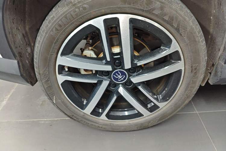 Used BYD Song L DM-i 2024 112 km Leading Edition Right Rear Wheel Hub