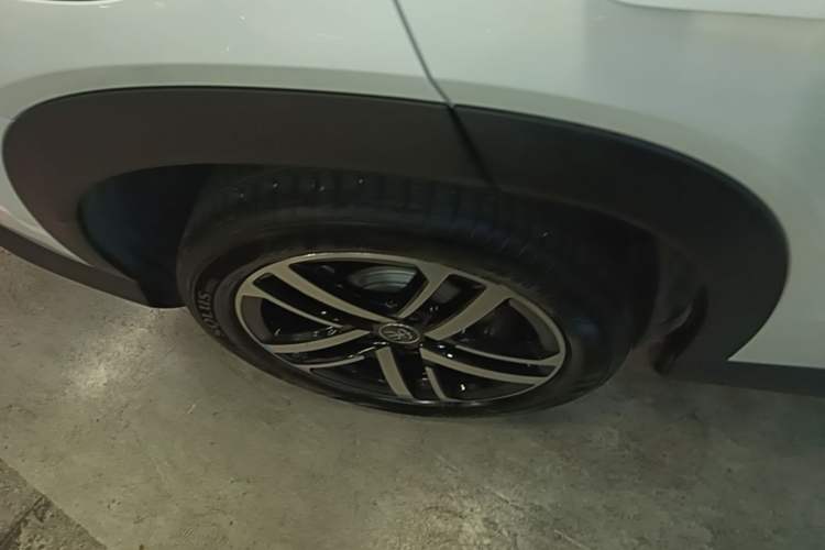 Used BYD Song L DM-i 2024 112 km Leading Edition Right Rear Wheel Hub