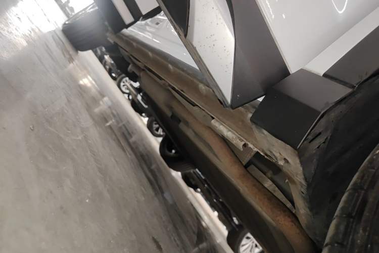 Used BYD Song L DM-i 2024 160 km Excellence Version Right Side Sill
