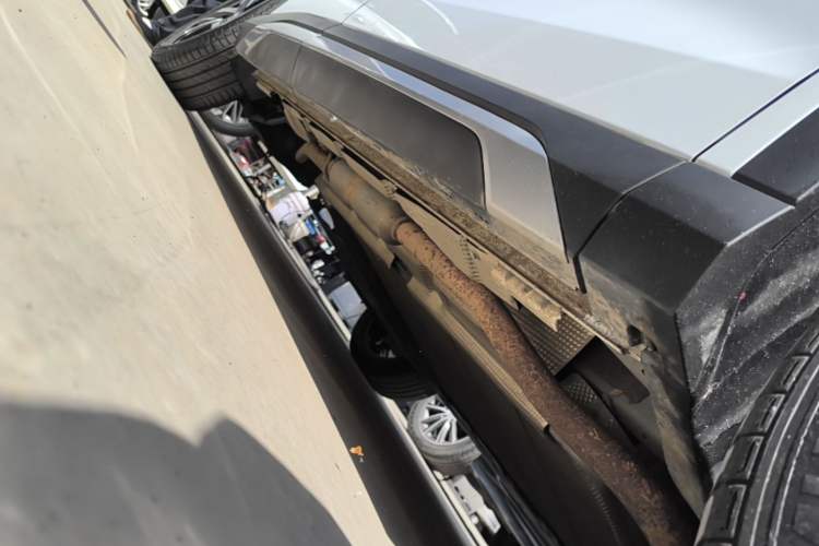 Used BYD Song L DM-i 2024 112 km Beyond Edition Right Side Sill