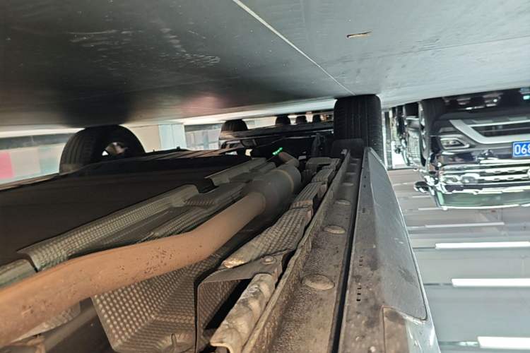 Used BYD Song L DM-i 2024 112 km Leading Edition Right Side Sill