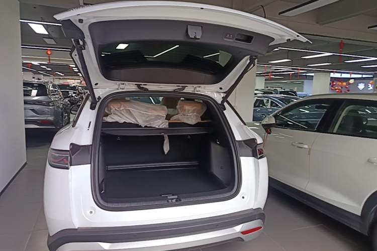 Used BYD Song L DM-i 2024 112 km Beyond Edition Trunk