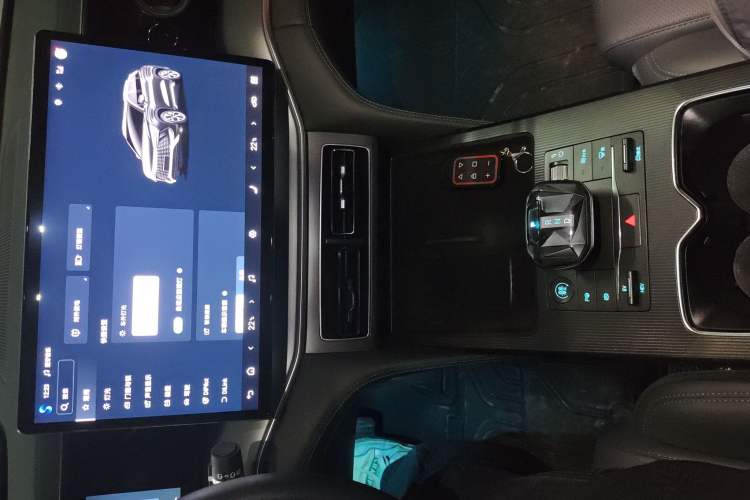 Used BYD Song L DM-i 2025 Intelligent Driving Version 160 km Beyond-Range Type Audio And AC Panel