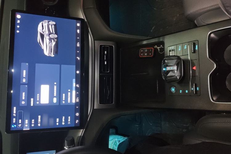 Used BYD Song L DM-i 2025 Intelligent Driving Version 160 km Beyond-Range Type Center Console