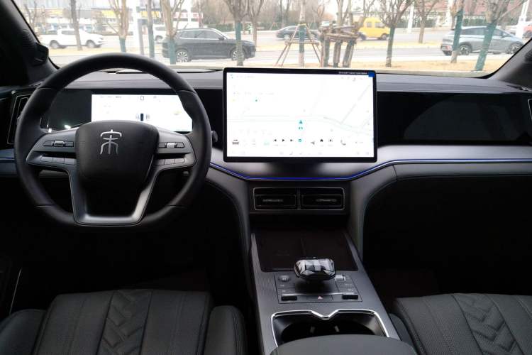 Used BYD Song L DM-i 2025 Intelligent Driving Version 160 km Beyond-Range Type Center Console