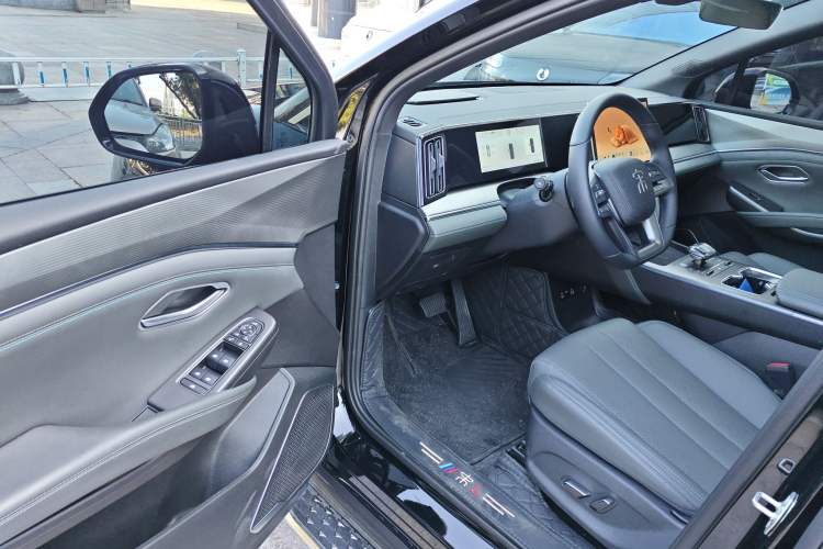 Used BYD Song L DM-i 2025 Intelligent Driving Version 112 km Leading Trim Driver Seat
