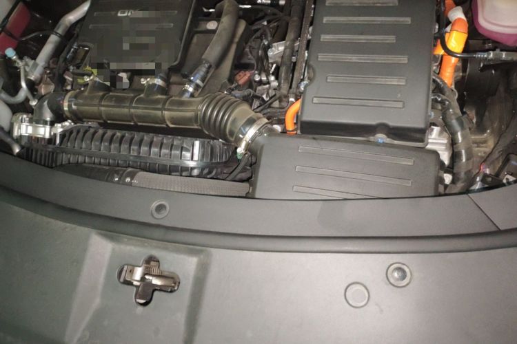 Used BYD Song L DM-i 2025 Intelligent Driving Version 160 km Beyond-Range Type Engine Bay