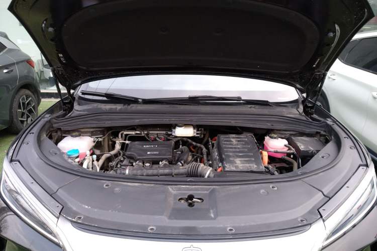 Used BYD Song L DM-i 2025 Intelligent Driving Version 160 km Beyond-Range Type Engine Bay