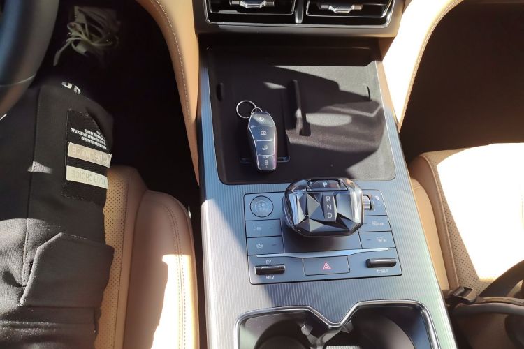 Used BYD Song L DM-i 2025 Intelligent Driving Version 160 km Beyond-Range Type Gear Lever