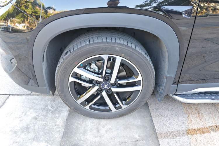 Used BYD Song L DM-i 2025 Intelligent Driving Version 112 km Leading Trim Left Front Wheel Hub