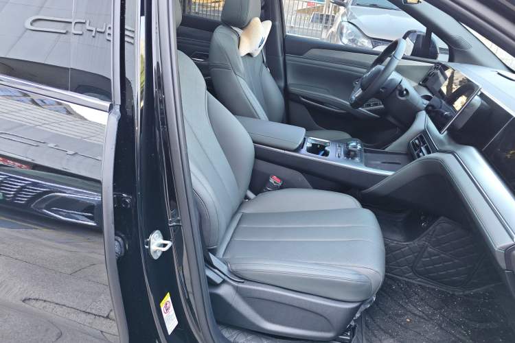 Used BYD Song L DM-i 2025 Intelligent Driving Version 112 km Leading Trim Right Front Seat