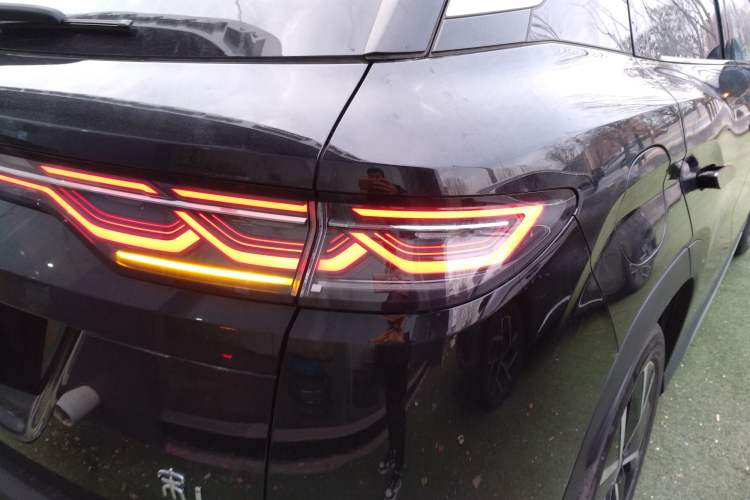 Used BYD Song L DM-i 2025 Intelligent Driving Version 160 km Beyond-Range Type Right Rear Taillight
