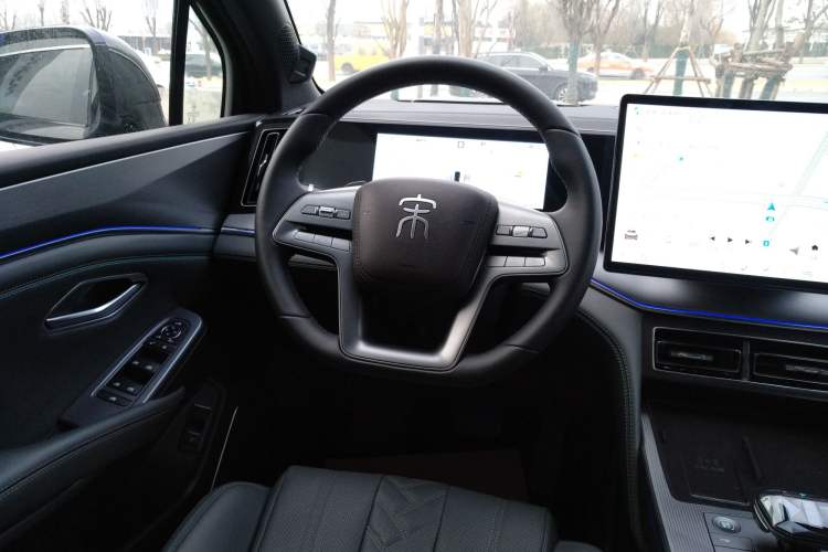 Used BYD Song L DM-i 2025 Intelligent Driving Version 160 km Beyond-Range Type Steering Wheel