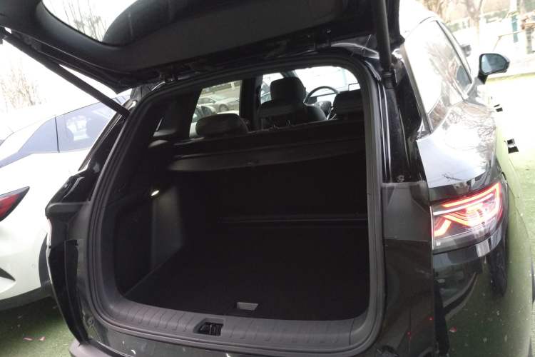 Used BYD Song L DM-i 2025 Intelligent Driving Version 160 km Beyond-Range Type Trunk