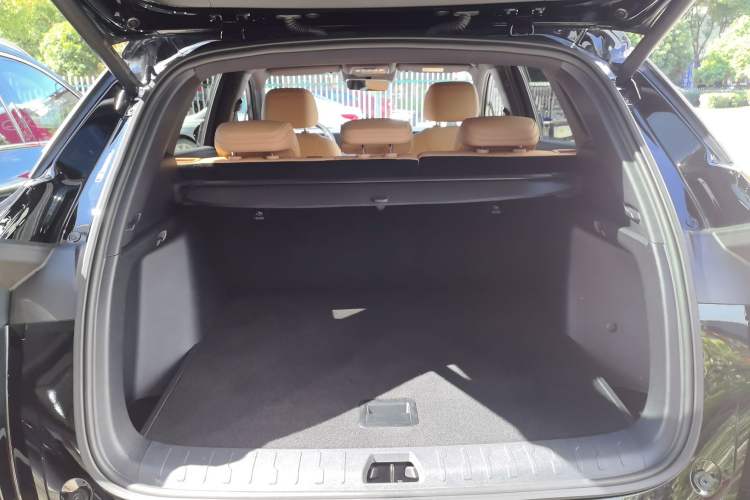 Used BYD Song L DM-i 2025 Intelligent Driving Version 160 km Beyond-Range Type Trunk