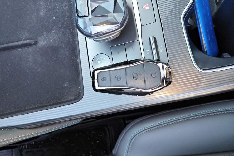 Used BYD Song L DM-i 2025 Intelligent Driving Version 112 km Leading Trim Vehicle Key