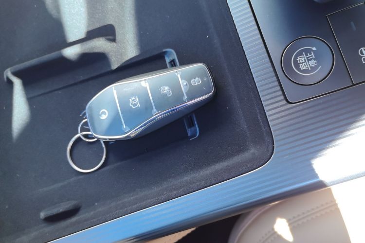 Used BYD Song L DM-i 2025 Intelligent Driving Version 160 km Beyond-Range Type Vehicle Key