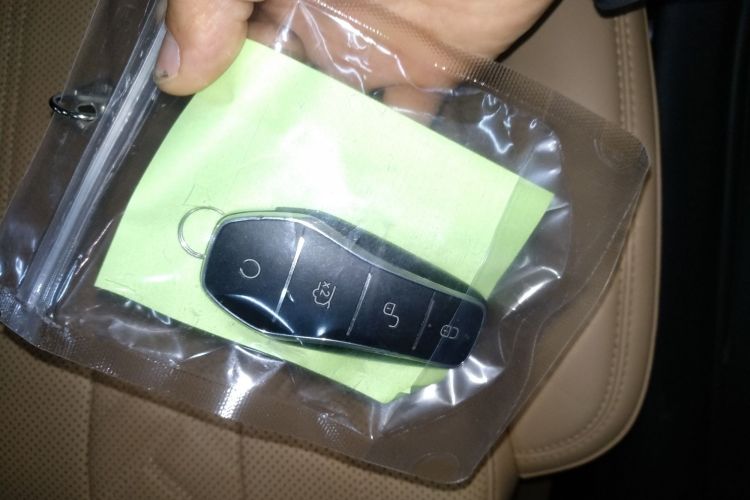 Used BYD Song L DM-i 2025 Intelligent Driving Version 160 km Beyond-Range Type Vehicle Key