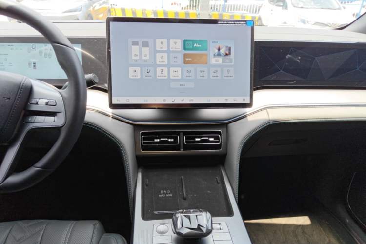 Used BYD Song L DM-i 2025 Intelligent Driving Version 160 km Beyond-Range Type Audio And AC Panel