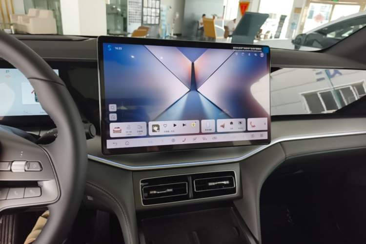 Used BYD Song L DM-i 2025 Intelligent Driving Version 112 km Beyond-Range Type Audio And AC Panel