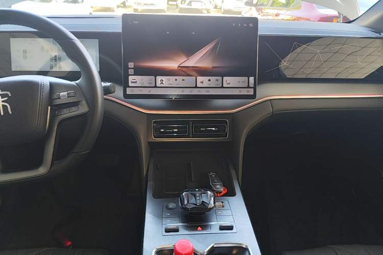 Used BYD Song L DM-i 2025 Intelligent Driving Version 160 km Beyond-Range Type Audio And AC Panel